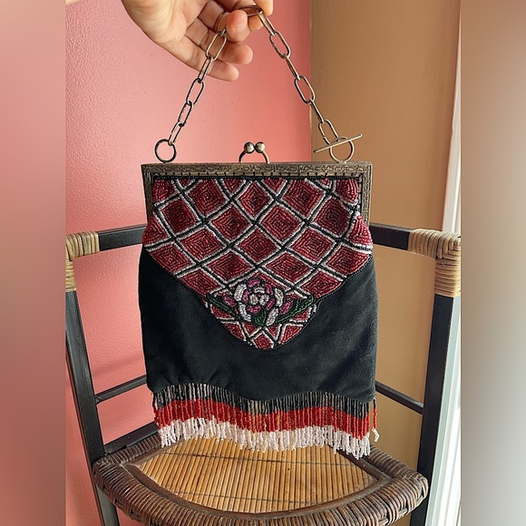 Vintage Handbags - VINTAGE beaded handbag